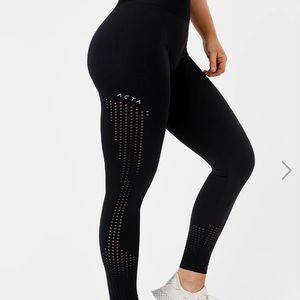 ACTA SEAMLESS LEGGINGS SOLD